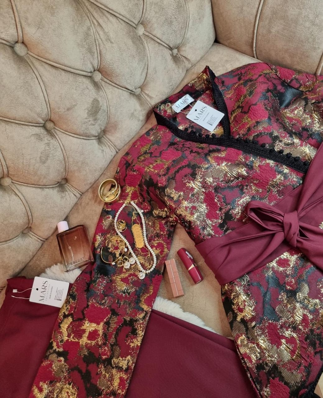 Jabador “Ward El Hamra” – Rouge Clair & Doré Élégant en brocard